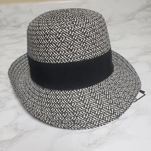 NWT Nine west hat with optional flower pin